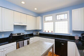 323 Columbia Pl E in Chapel Hill, NC - Building Photo - Building Photo