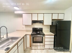 21903 58th Ave W in Mountlake Terrace, WA - Building Photo - Building Photo
