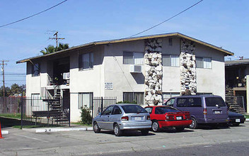 3323 Lerwick Rd in Sacramento, CA - Building Photo - Building Photo