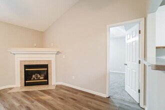 8248 Fox Swamp Rd in Charlotte, NC - Foto de edificio - Building Photo