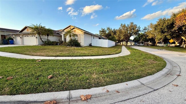 2749 Valencia Grove Dr in Valrico, FL - Building Photo - Building Photo