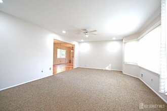 19 Wetherhill Way in Dayton, NJ - Building Photo - Building Photo