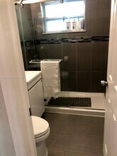 1432 NE 5th Ave in Fort Lauderdale, FL - Foto de edificio - Building Photo