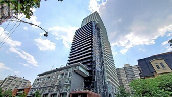 101 Erskine Ave in Toronto, ON - Building Photo