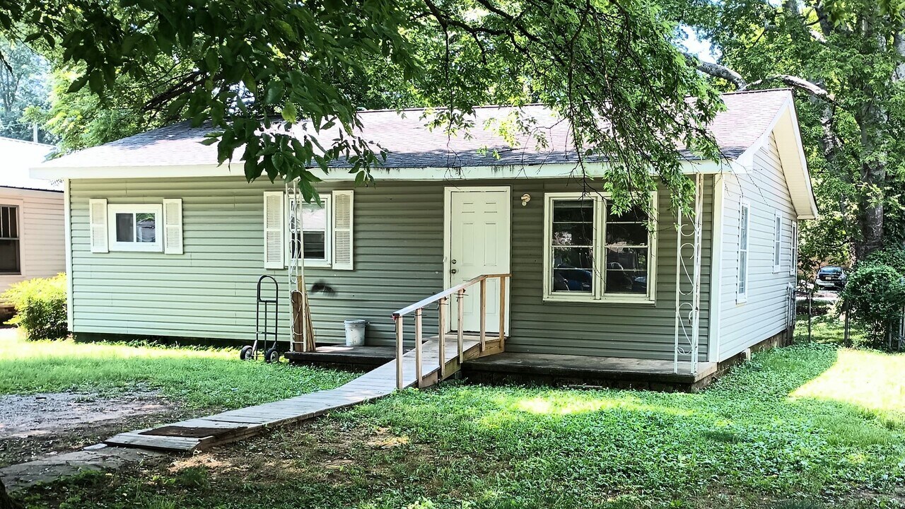 409 10th Ave SW in Decatur, AL - Building Photo