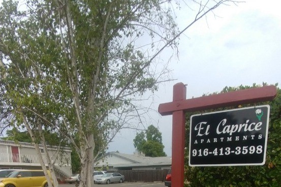 Caprice Apartments in El Paso, TX - Foto de edificio