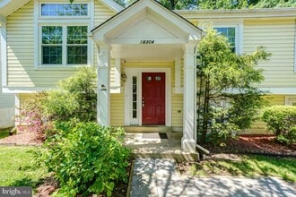 18304 Swan Stream Dr in Gaithersburg, MD - Building Photo - Building Photo