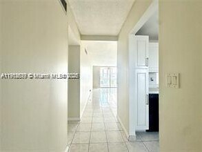 320 NE 12th Ave in Hallandale Beach, FL - Building Photo - Building Photo