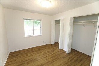 8002 Sonnet Ave in Austin, TX - Building Photo - Building Photo