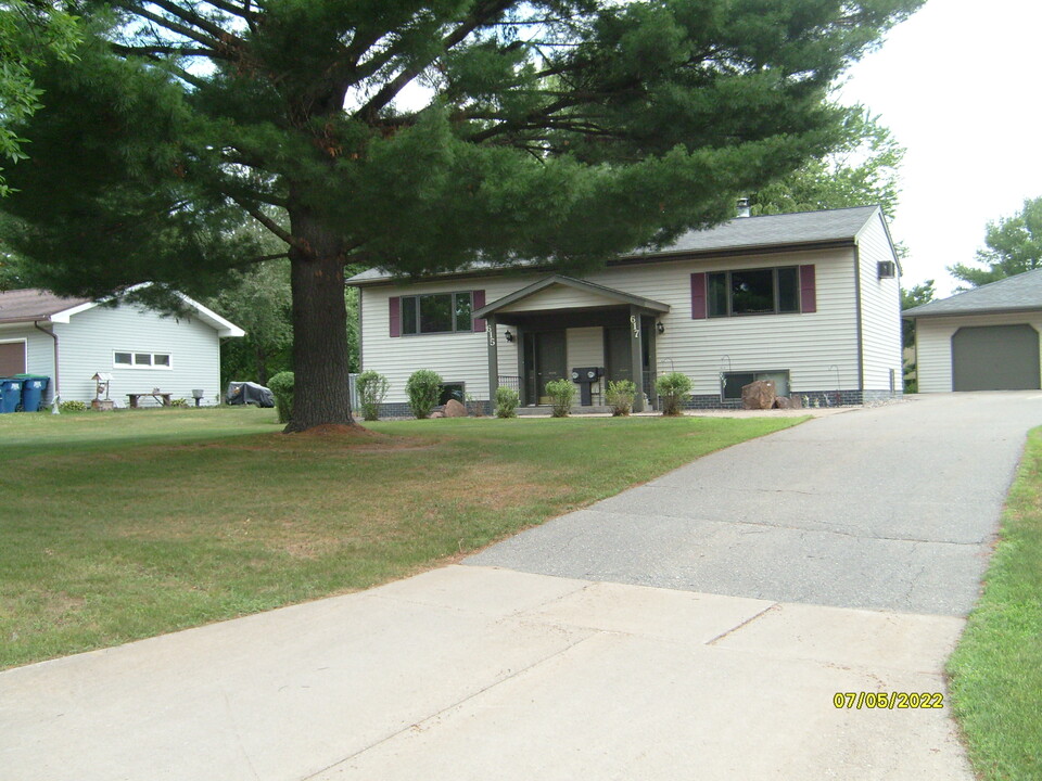 615 Brooks Pl, Unit 615 in Wausau, WI - Foto de edificio