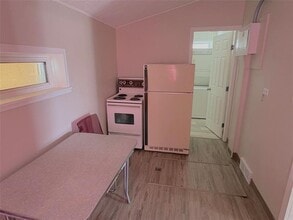 17 4 Ave SW in Dauphin, MB - Building Photo - Building Photo