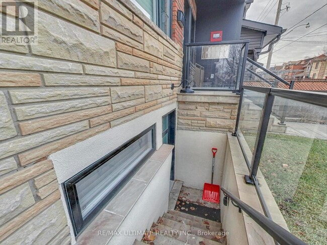 115 Wallace Ave in Toronto, ON - Building Photo - Building Photo