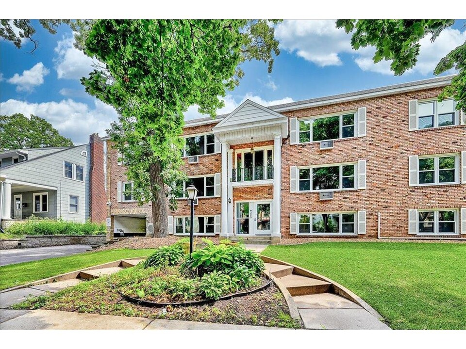 401 Ridgewood Ave in Minneapolis, MN - Building Photo