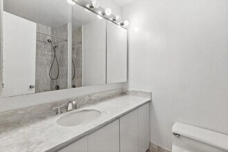 295 Greenwich St in New York, NY - Building Photo - Building Photo