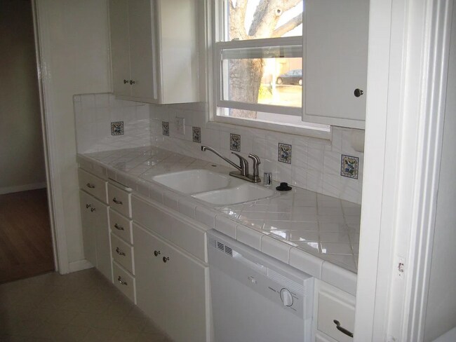 734-736 McClatchy Way in Sacramento, CA - Building Photo - Building Photo