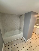 53 Brook St, Unit 3 in Lawrence, MA - Foto de edificio - Building Photo