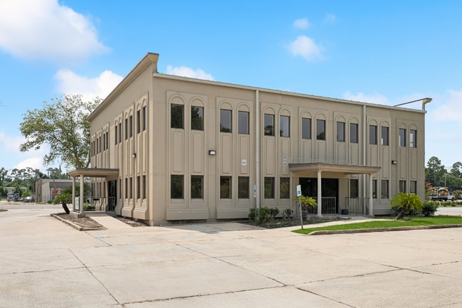 property at 3327 Pontchartrain Dr
