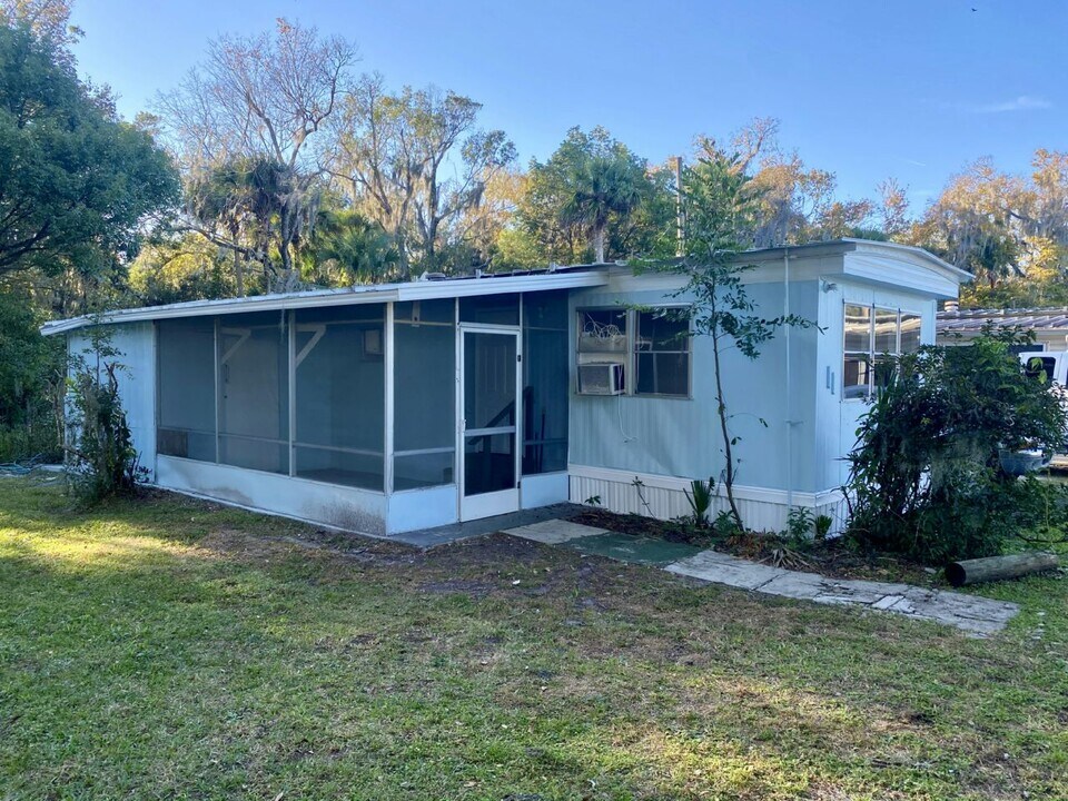 1910 Enterprise Ave in New Smyrna Beach, FL - Building Photo