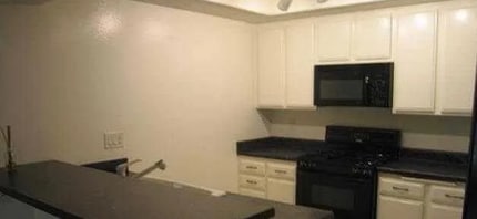 128 Greenfield, Unit 119 in Irvine, CA - Building Photo - Building Photo