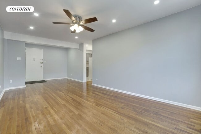 35-20 Leverich St in Queens, NY - Building Photo - Building Photo