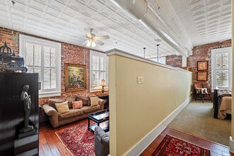 4 Beaufain St, Unit 202 in Charleston, SC - Foto de edificio - Building Photo