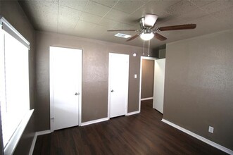 3130 S Llewellyn Ave in Dallas, TX - Building Photo - Building Photo