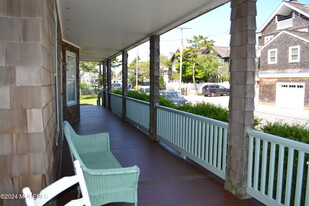 18 Bridge Ave in Bay Head, NJ - Foto de edificio - Building Photo