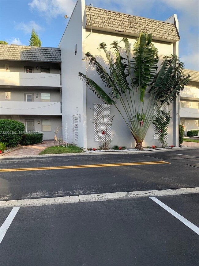 property at 7797 Golf Cir Dr