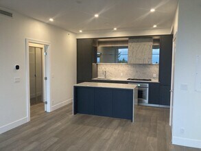 1342 Johnston Rd in White Rock, BC - Building Photo - Building Photo