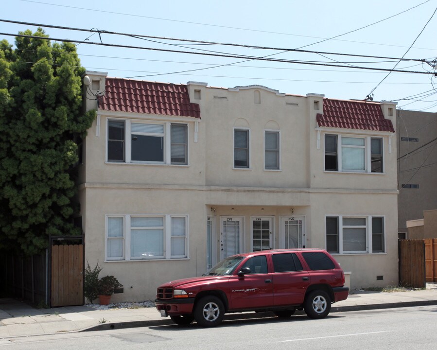 2322-2328 E Broadway in Long Beach, CA - Building Photo