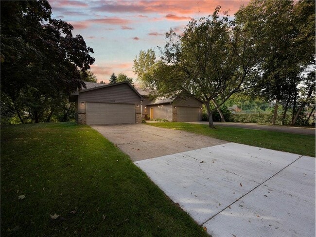 property at 5535 Lindsay St