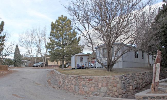 Riviera De Sandia Mobile Home Park in Cedar Crest, NM - Foto de edificio - Building Photo