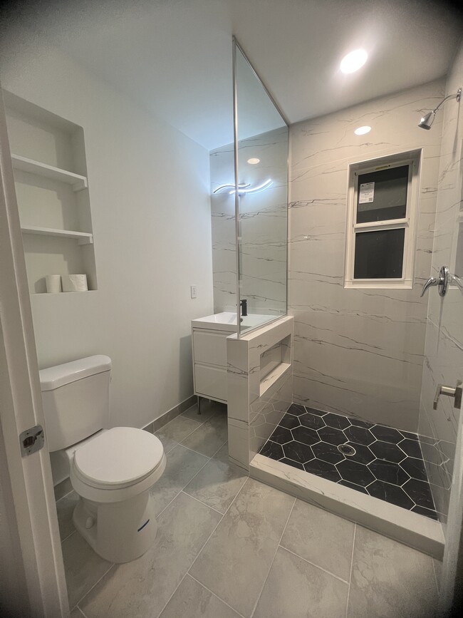 2331 NW 64th St in Miami, FL - Foto de edificio - Building Photo