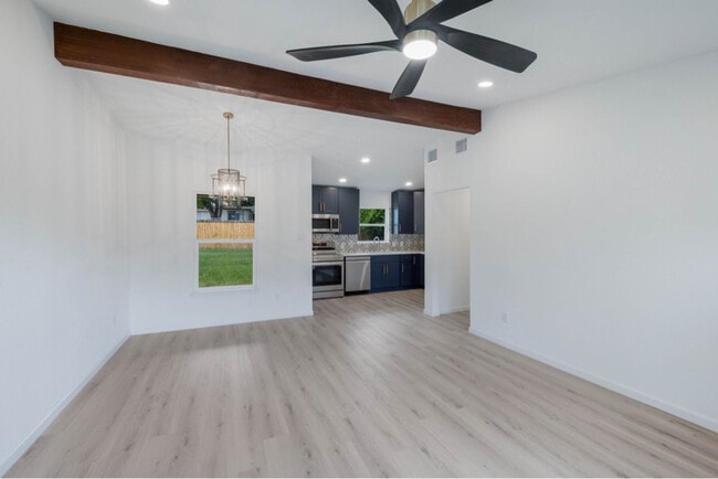 523 Gilbert Ln in San Antonio, TX - Building Photo - Building Photo