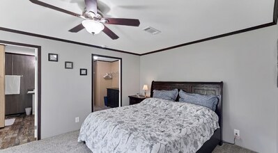 865 Pleasant Acres Dr in Seguin, TX - Building Photo - Building Photo