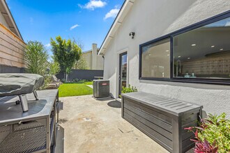 6522 Farinella Dr in Huntington Beach, CA - Building Photo - Building Photo