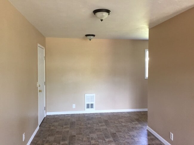 1307 Pleasant St in Springfield, OR - Building Photo - Building Photo