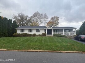 884 Red Oaks Dr in Long Branch, NJ - Building Photo