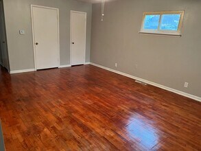1653 N Hayes Ave in Springfield, MO - Building Photo - Building Photo
