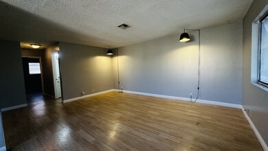 5282 S Maryland Pky, Unit D in Las Vegas, NV - Building Photo - Building Photo