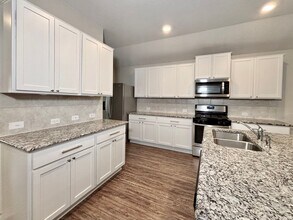 749 Brown Thrasher in San Antonio, TX - Building Photo - Building Photo