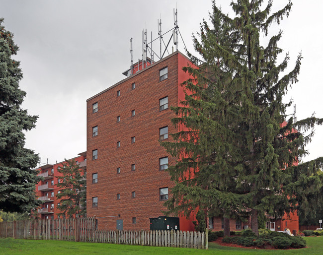 Capri Apartments in St Catharines, ON - Building Photo - Building Photo