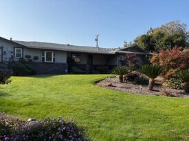 141 W Twain Ave in Fresno, CA - Building Photo