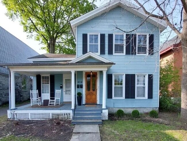 312 E Genesee St in Fayetteville, NY - Building Photo - Building Photo