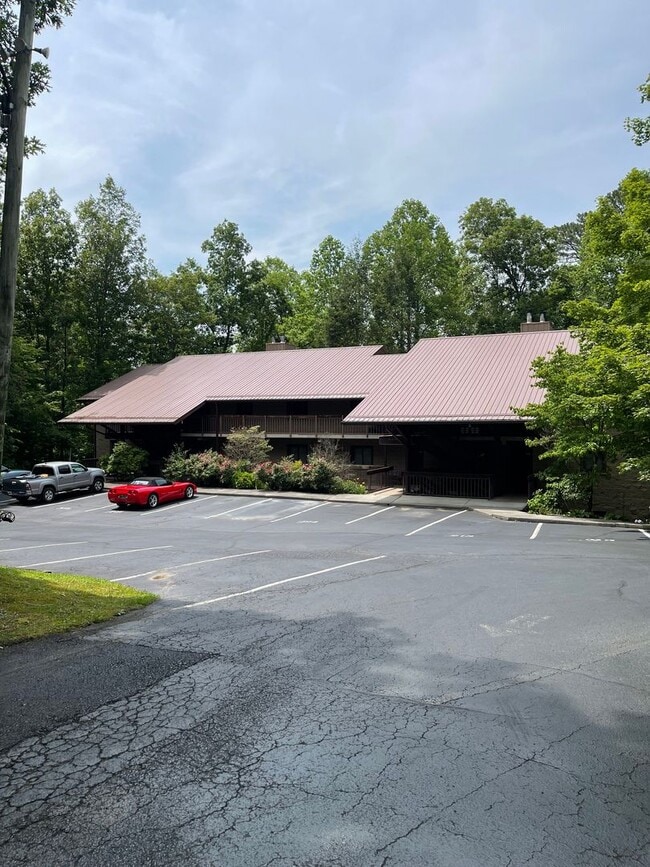 221 Woodland Rd in Gatlinburg, TN - Building Photo - Building Photo