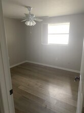 5308 S Lockwood Ridge Rd in Sarasota, FL - Building Photo - Building Photo