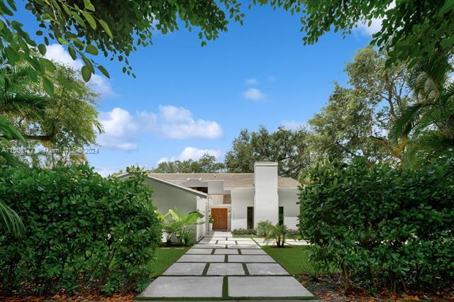7900 Old Cutler Rd in Coral Gables, FL - Foto de edificio - Building Photo