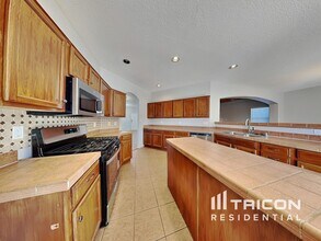 10400 Toscana St NW in Albuquerque, NM - Foto de edificio - Building Photo