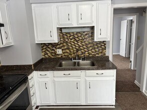 830 E 256th St in Euclid, OH - Building Photo - Building Photo