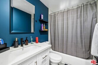 5340 Lemon Grove Ave, Unit 102 in Los Angeles, CA - Building Photo - Building Photo